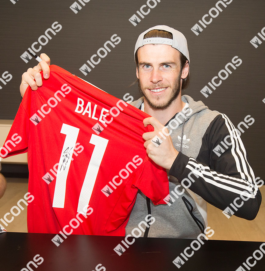 icgbws3-gareth-bale-back-signed-wales-2016-home-shirt-holding