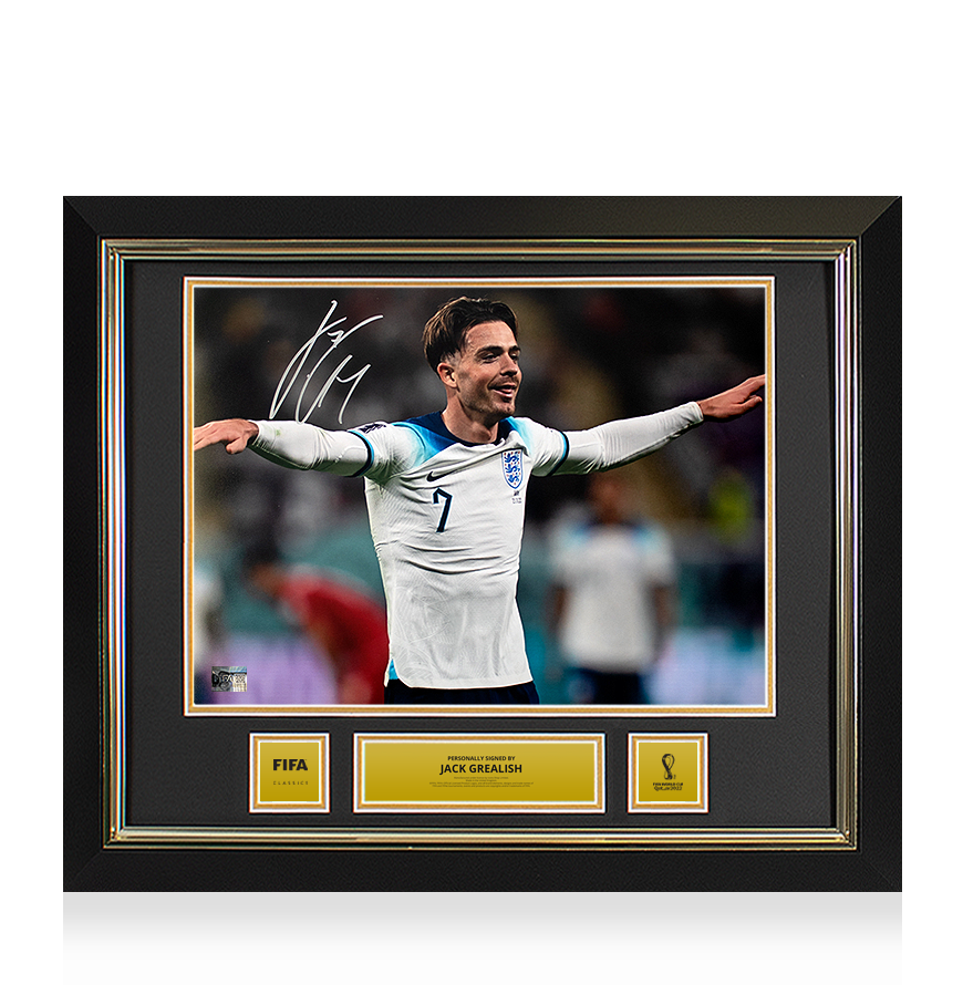 2002年　英国 David Beckham 額縁付きフォト UNSIGNED David Beckham England Shirt In Tribute Frame