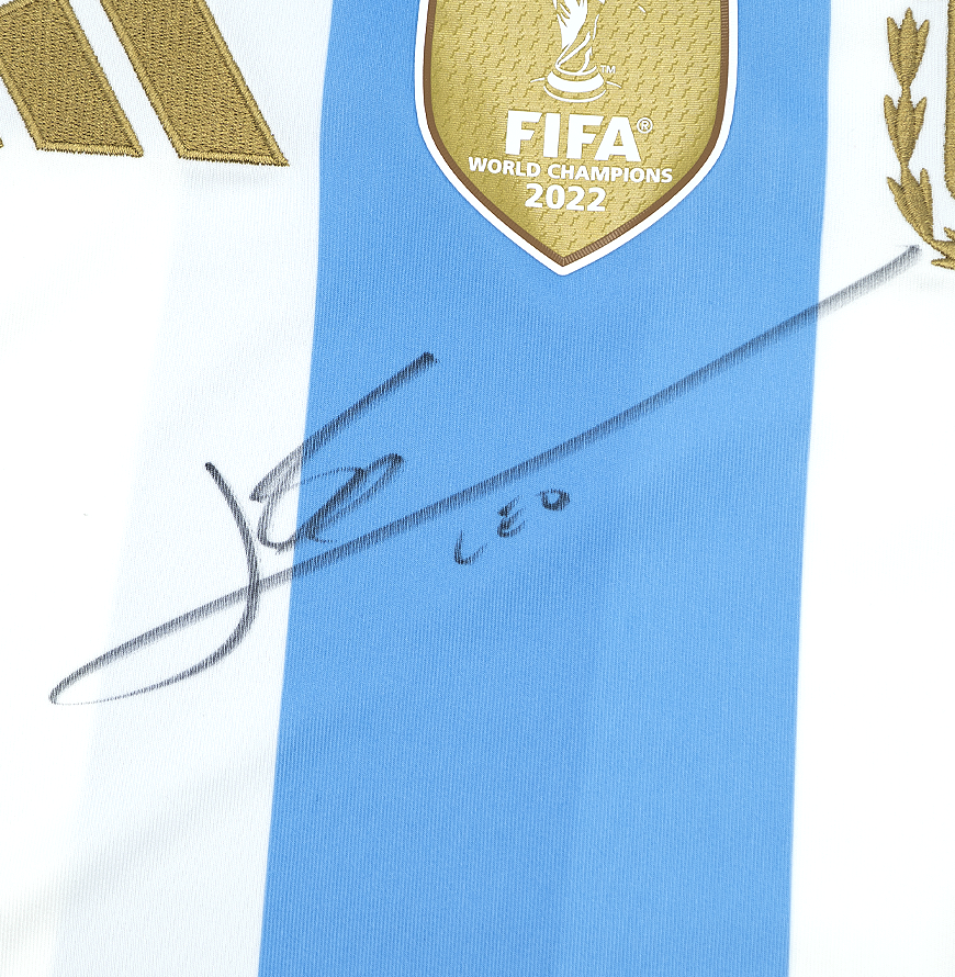 Lionel Messi Official 2022 FIFA World Cup™ Front Signed and