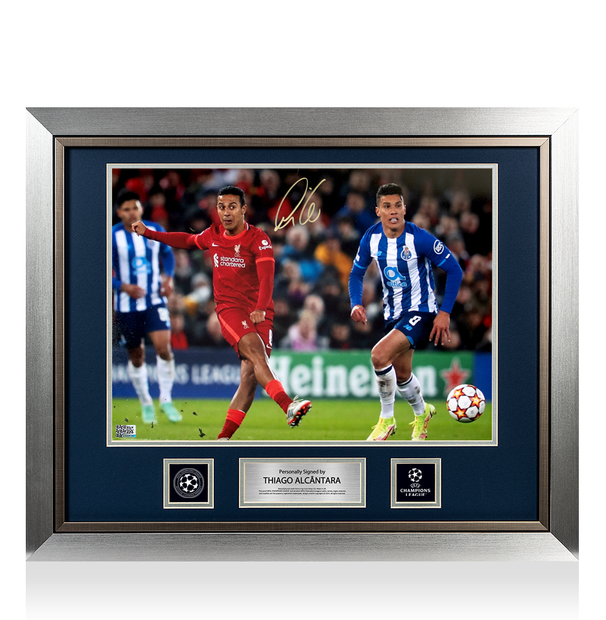 TOPPS サッカーカード MUSEUM COLLECTION ARCHIVAL AUTOGRAPH THIAGO ALCANTARA BAYERN MUNCHEN 08/50 #AA-TA 送料無料 中古 IT1 Thiago Alcantara Signed FC Bayern Munich Photo: Bayern Star