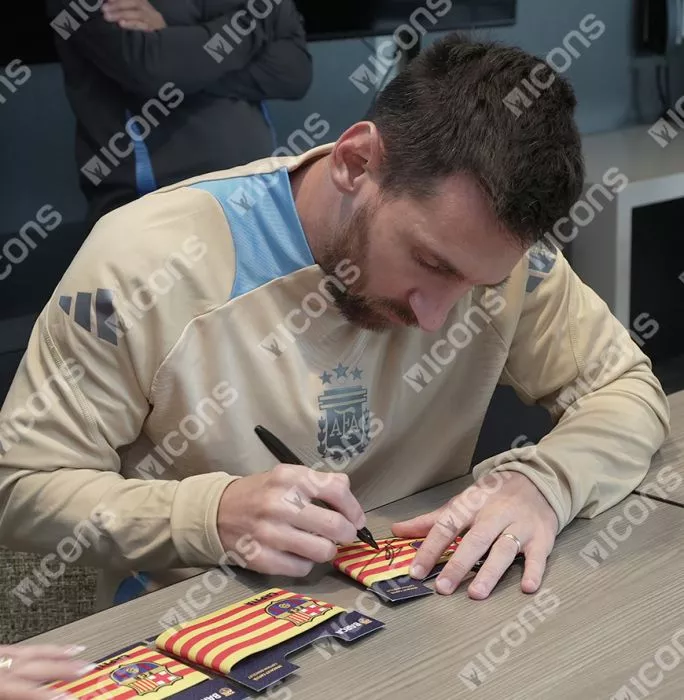 FC Barcelona キャプテンマーク Messi New FC Barcelona & Messi Football Crest Button Badge, Lionel