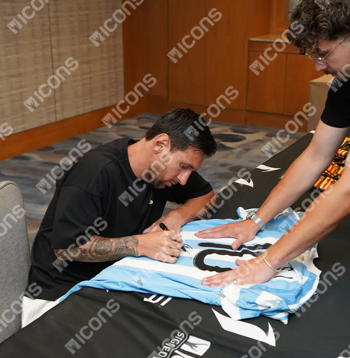 Lionel Messi Official 2010 FIFA World Cup™ Back Signed and Hero