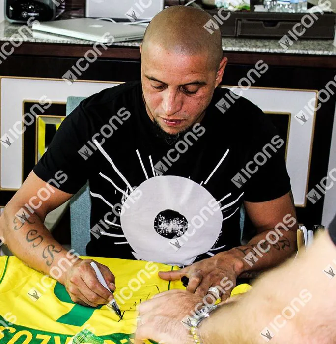 Maillot Du Brésil Domicile 2004-2006 Signé Par Roberto Carlos - Encadré, Certification Private Signings | Pièce De Collection