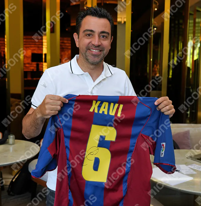 Xavi Official FC Barcelona Back Signed and Framed 2004-05 Home