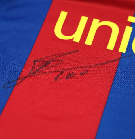 Lionel Messi Official FC Barcelona Front Signed and Framed 2010-11 Home Shirt