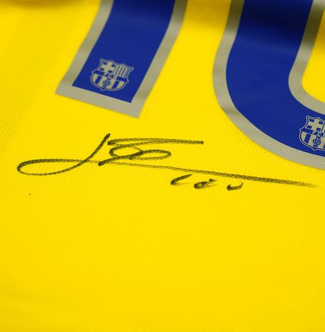 Lionel Messi Official FC Barcelona Back Signed and Framed 2008-10 Away Shirt
