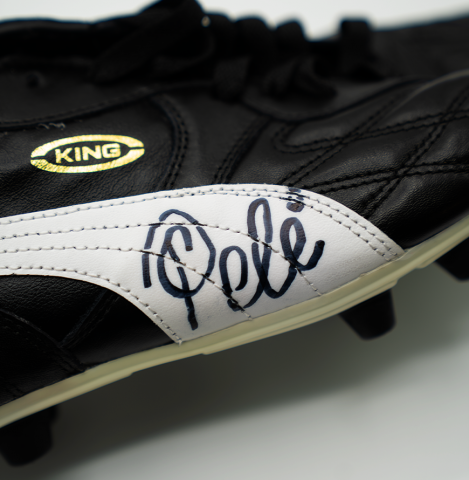 Pele Signed Black Puma King Boot In Bubble Frame: Option 1