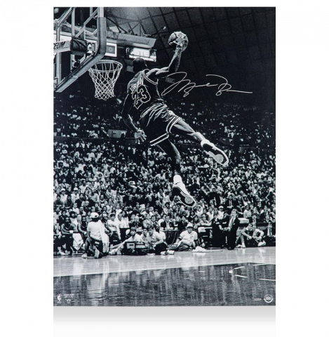 Michael Jordan Signed Chicago Bulls Photo: Frozen in Time