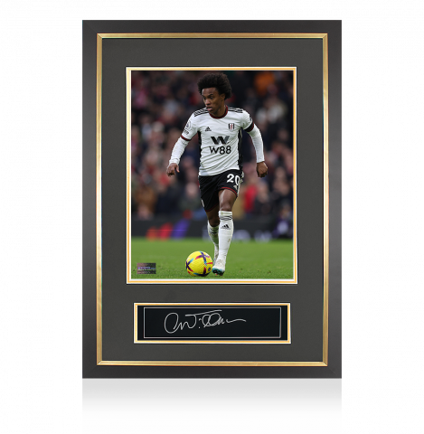 Willian Signed Plaque and Photo Frame: Fulham Star