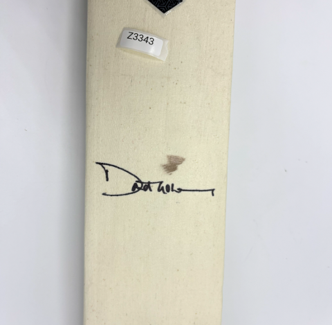 WAREHOUSE SECONDS David Gower Signed Slazenger V500 Cricket Bat - Grade A