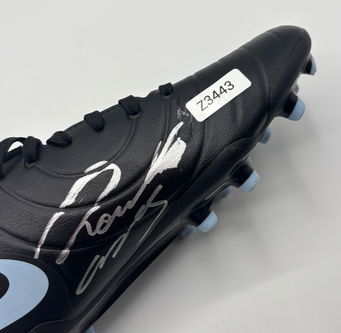 WAREHOUSE SECONDS Roberto Carlos Signed Nike Black Boot - Grade D WAREHOUSE SECONDS Roberto Carlos Signed Nike Black Boot - Grade D