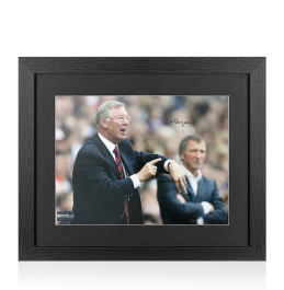 Sir Alex Ferguson Signed Manchester United Photo In Black Wooden Frame ...
