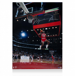 Michael Jordan サイン入り写真 Michael Jordan Autographed Breaking Through 