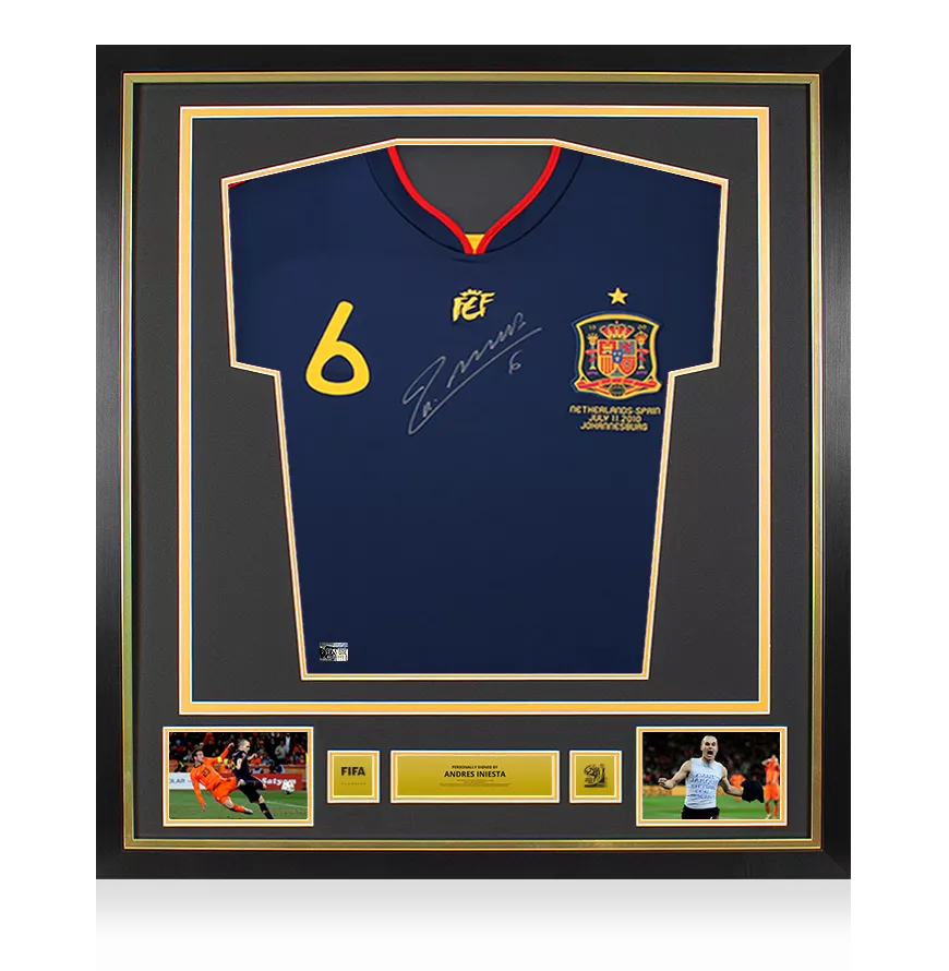 A. INIESTA サイン入り記念品 背番号8 A. INIESTA サイン入り記念品 背番号8 新年特別価格【超美品/引退