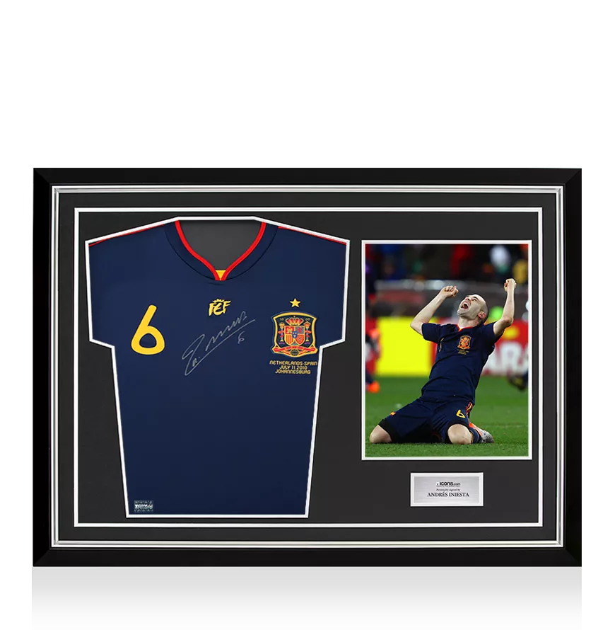 A. INIESTA サイン入り記念品 背番号8 Andres Iniesta Front Signed Spain 2010 Away Shirt: World Cup