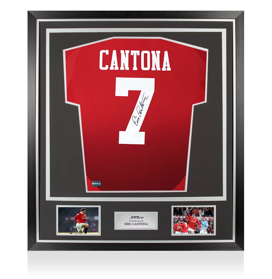 ERIC CANTONA  写真パネル Eric Cantona at Manchester Utd new home strip launch 2010