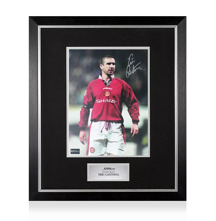 驚きの価格 Eric Cantona Signed Manchester United Photo In Premium Photo 記念グッズ