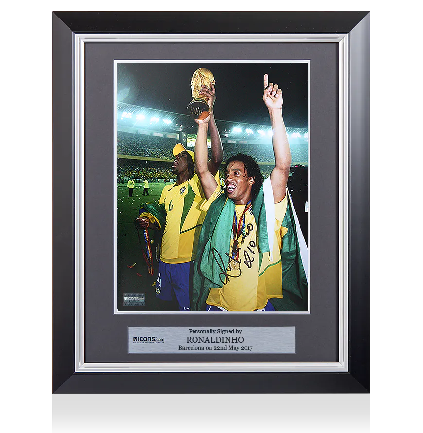 icrbrp2f_ronaldinho_signed_bra