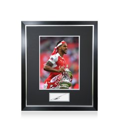Theo Walcott Signed Plaque and Photo Frame: Arsenal Legend