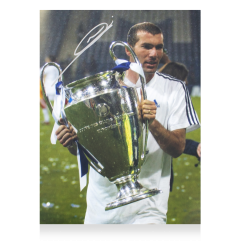 Zinedine Zidane Signed Real Madrid Photo: 2002 UEFA Champions League Winner Zinedine Zidane Signed Real Madrid Photo: 2002 UEFA Champions League Winner