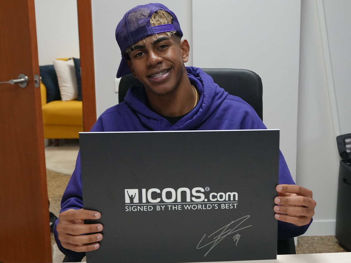 Official FIFA World Cup™ Signed Memorabilia | Icons.com