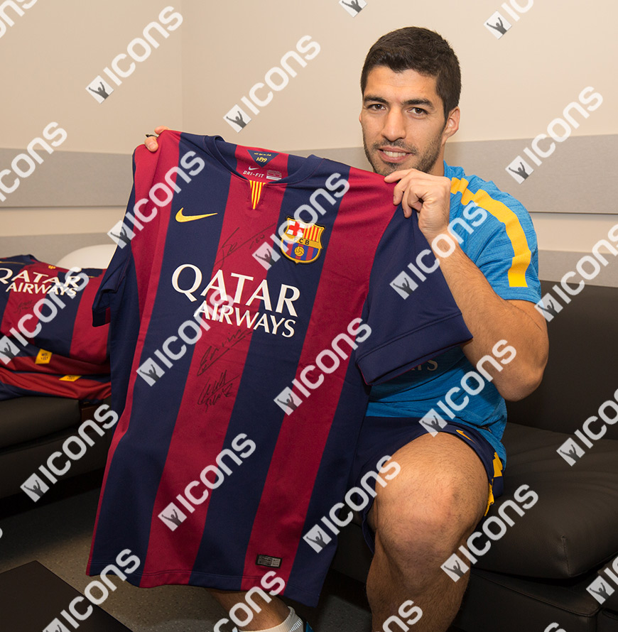 Luis-Suarez-Icons-Signing-Photos